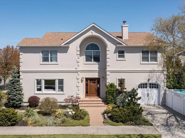 285 W Pine Street, Long Beach, NY 11561