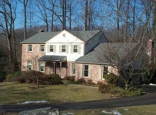 347 N Woodmont Dr, Downingtown, PA 19335