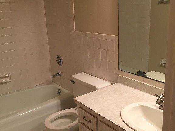 5th image of 945 SE 2nd St APT 6
