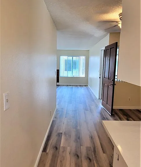 Highland Avenue 4452 (1-5) — Photo 9