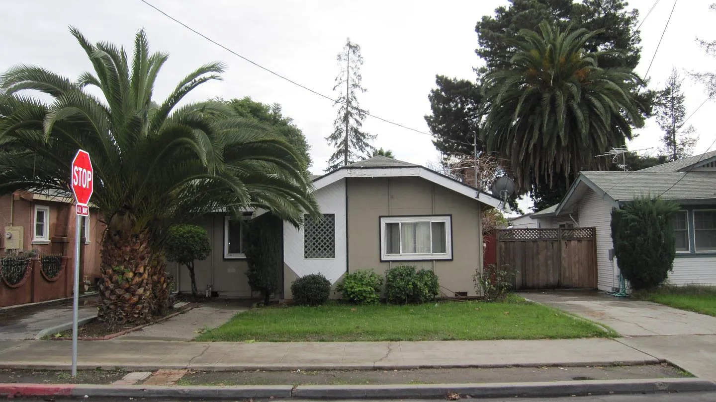 78 Goodyear St photo 1