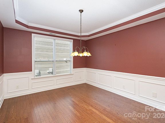 4th image of 111 Edenton Ln