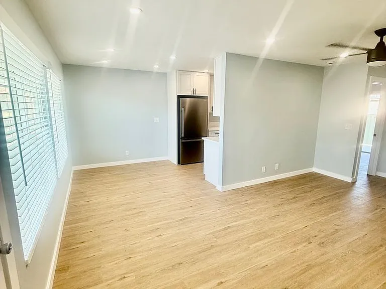 Howard & Lexington Apts — Photo 12