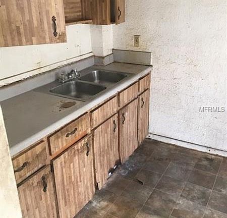 5th image of 402 W 7th St