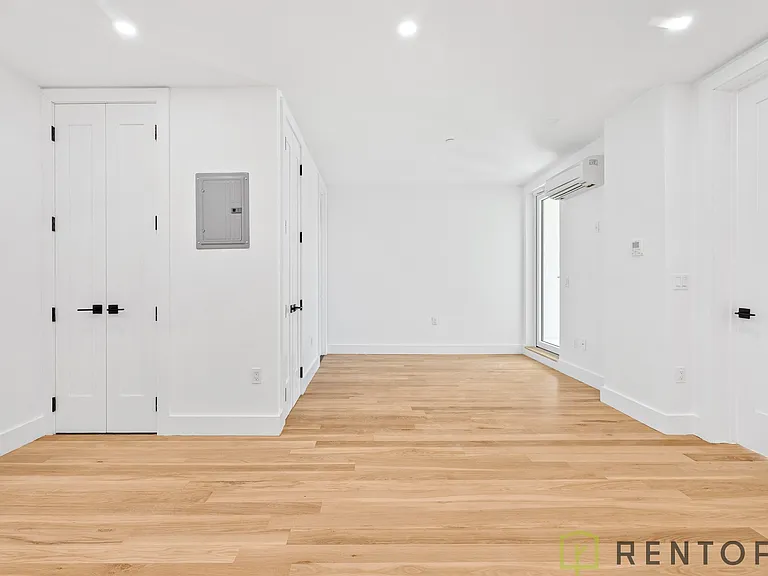 190 Ainslie St #3B — Photo 4