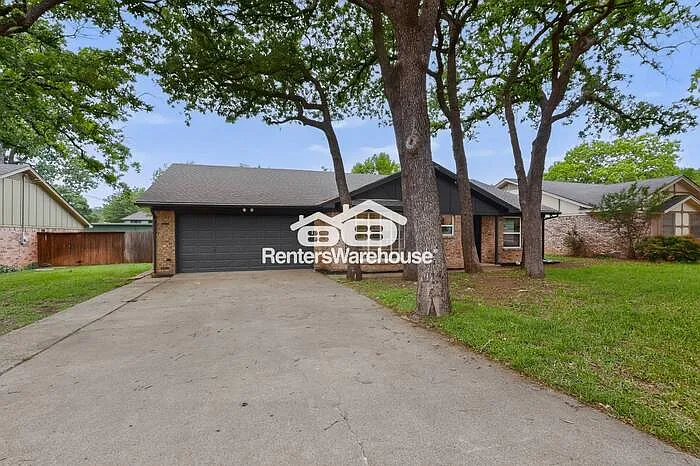 733 Ridgewood Cir — Photo 2