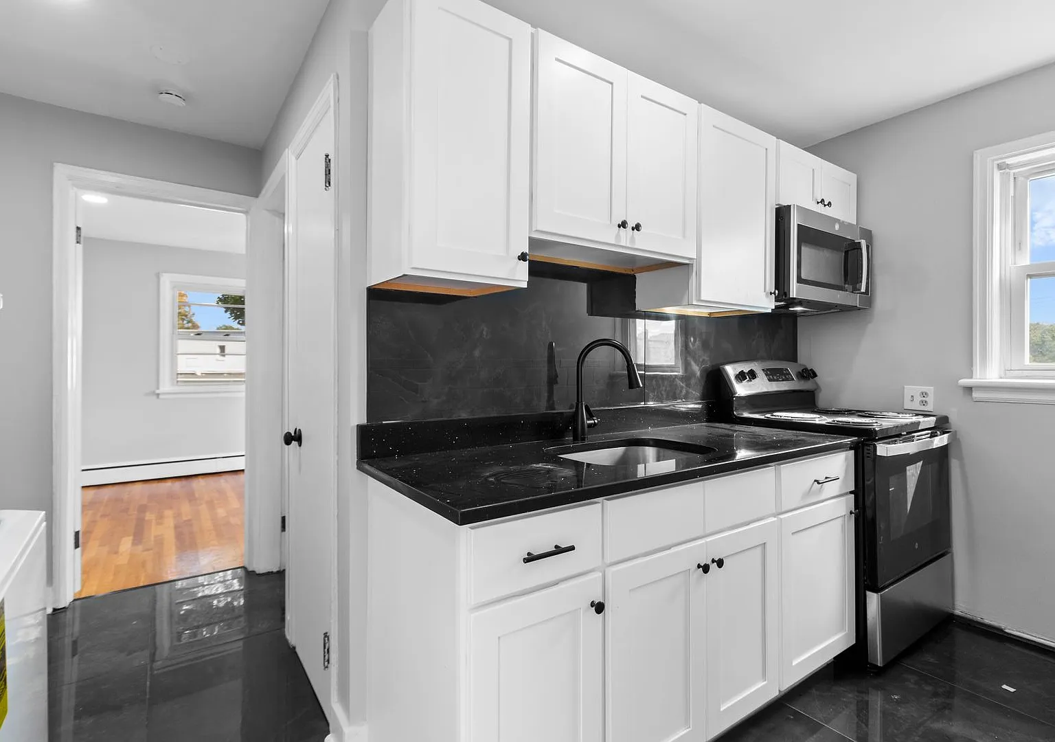 Golden Hill Apartments — Photo 3