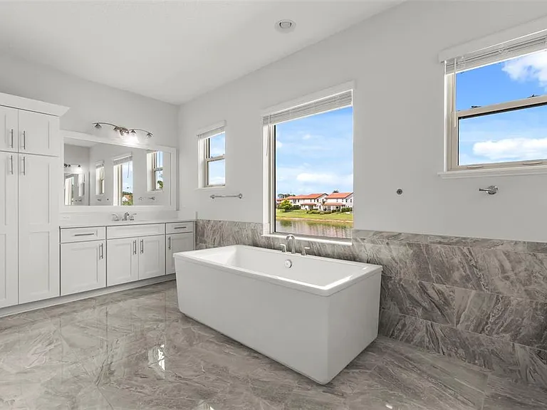10511 Royal Cypress Way — Photo 35