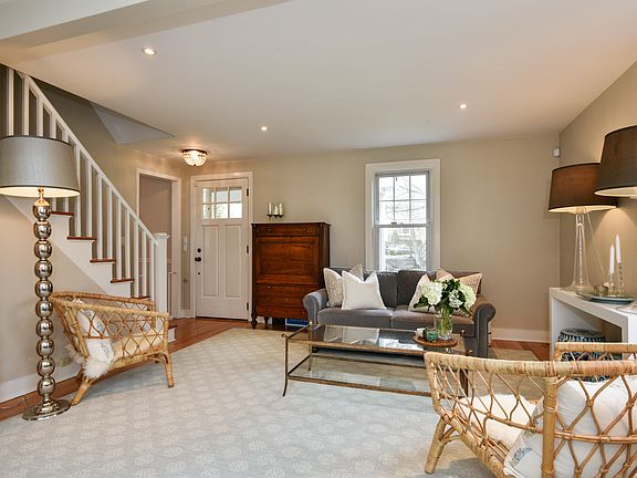4th image of 69 Rockland Ave