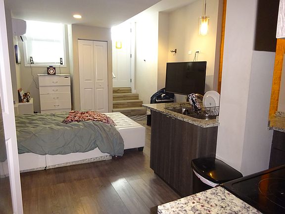 5th image of 3325 N Seeley Ave #G
