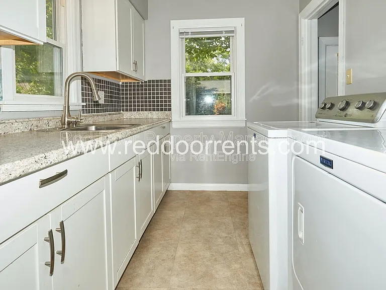 385 W Hawthorne St — Photo 9