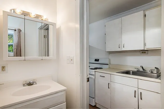 2158 Main St #4 — Photo 6