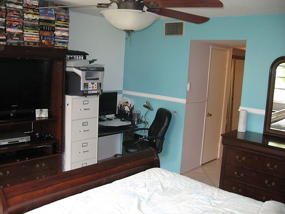 3rd image of 1660 NE 191st St #1061