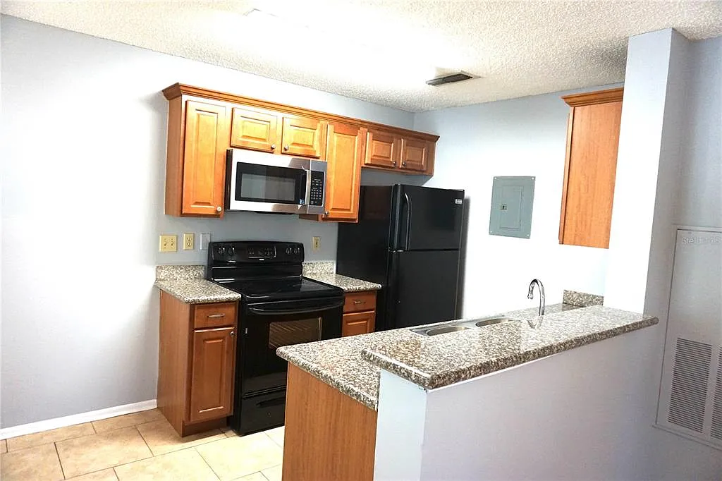 1 bed, 1.0 bath, 674 sqft, $1,350 — Photo 3