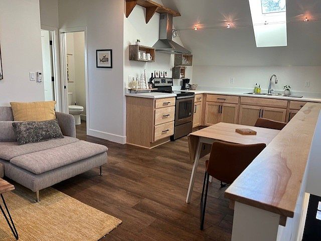 Kitchen (Furnished)