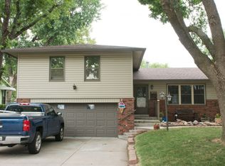 1823 N 110th Avenue Cir, Omaha, NE 68154