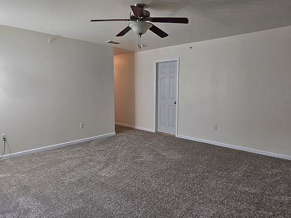 5th image of 937 S Fork Dr