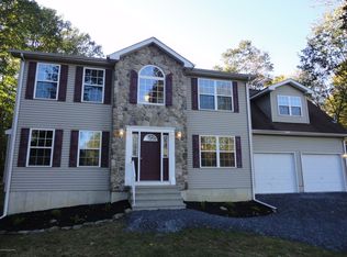 1257 Lace Dr, East Stroudsburg, PA 18302