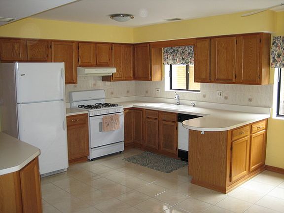 2nd image of 8528 W Catherine Ave Unit 2S