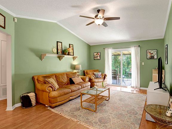 4th image of 529 Greenberry Dr
