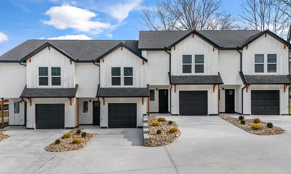 126 Shipman Dr NE