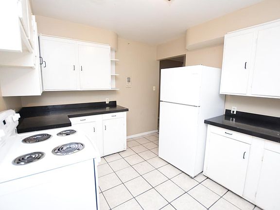 5th image of 2152 Evelyn St