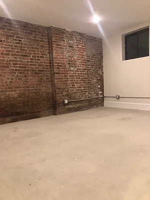 Rented by Alexander Bilu, LREB | media 21