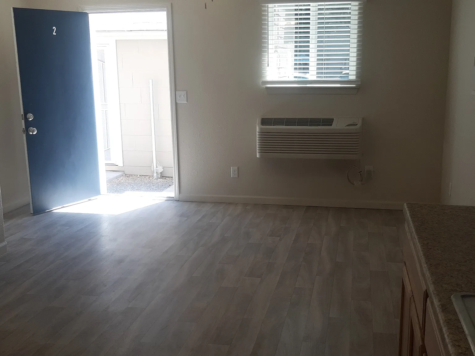 Studio, $900 — Photo 3