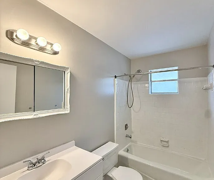 102 Woodhouse Ln #C — Photo 1