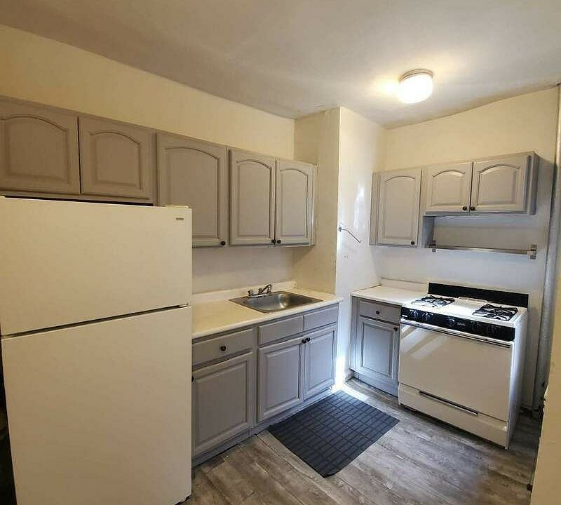 1st image of 416 E 17th St #16