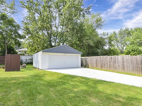 2nd image of 11717 Lena Ave