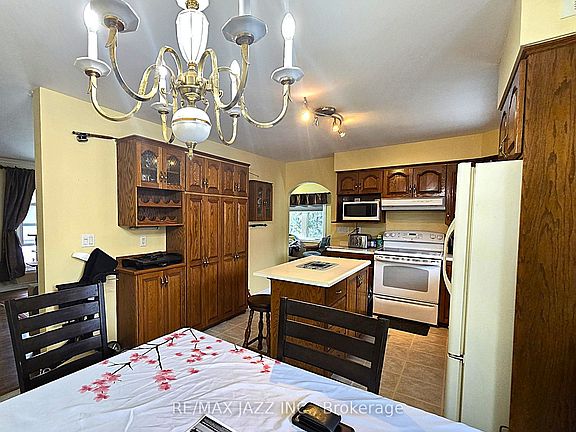 4th image of 61 Gilbert Rd