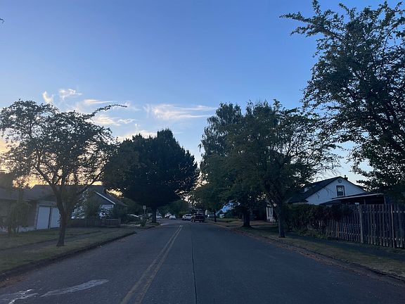 5th image of 2611 Fir St