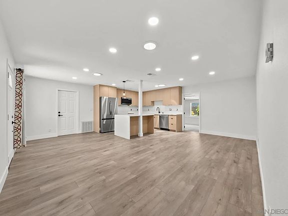 5th image of 801 Broadview St