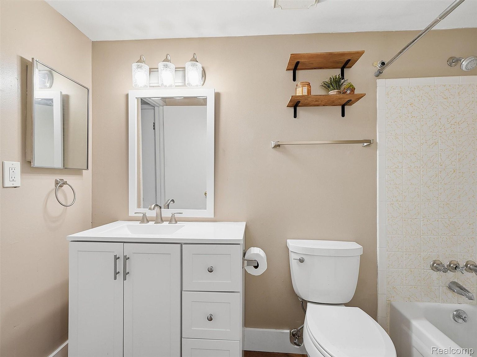1677 Riverside Dr Apt 13, photo 19