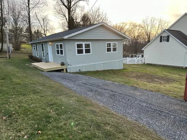 815 Shaffer Ln, Morgantown, WV 26508