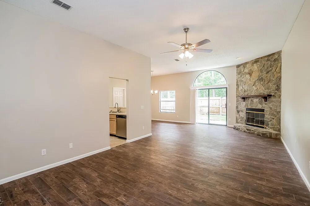 3 bed, 2.0 bath, 1512 sqft, $2,275 — Photo 2
