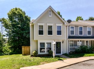 22428 Stablehouse Dr, Sterling, VA 20164