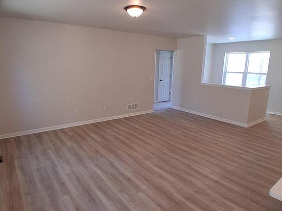 5th image of 410 Village LANE