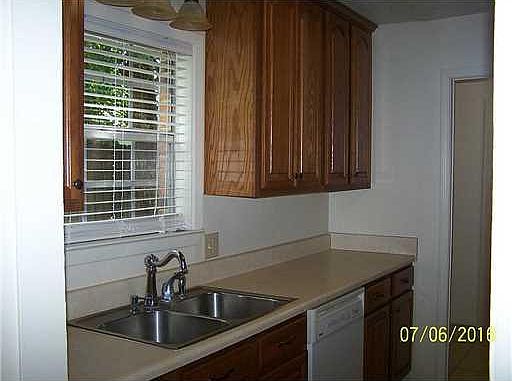 4th image of 2320 Heritage Dr