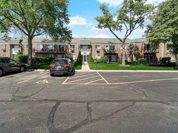 10369 Dearlove Rd APT 1F, Glenview, IL 60025
