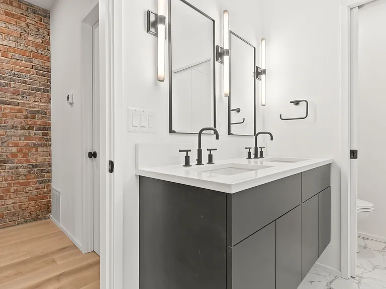 2nd Floor Bath