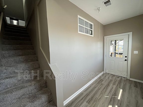 5th image of 2415 Broadway St #D