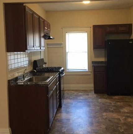 4th image of 4615 Mercier St