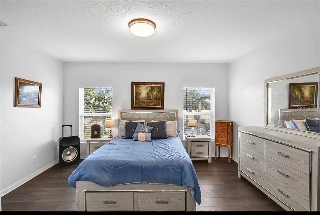 4 bed, 2.0 bath, 1730 sqft, $2,350 — Photo 2