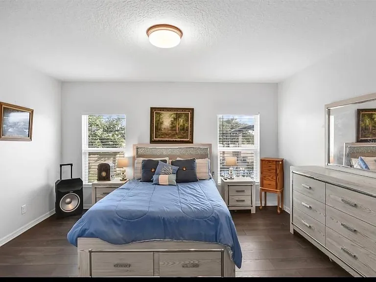 9213 Halsey Dr — Photo 2