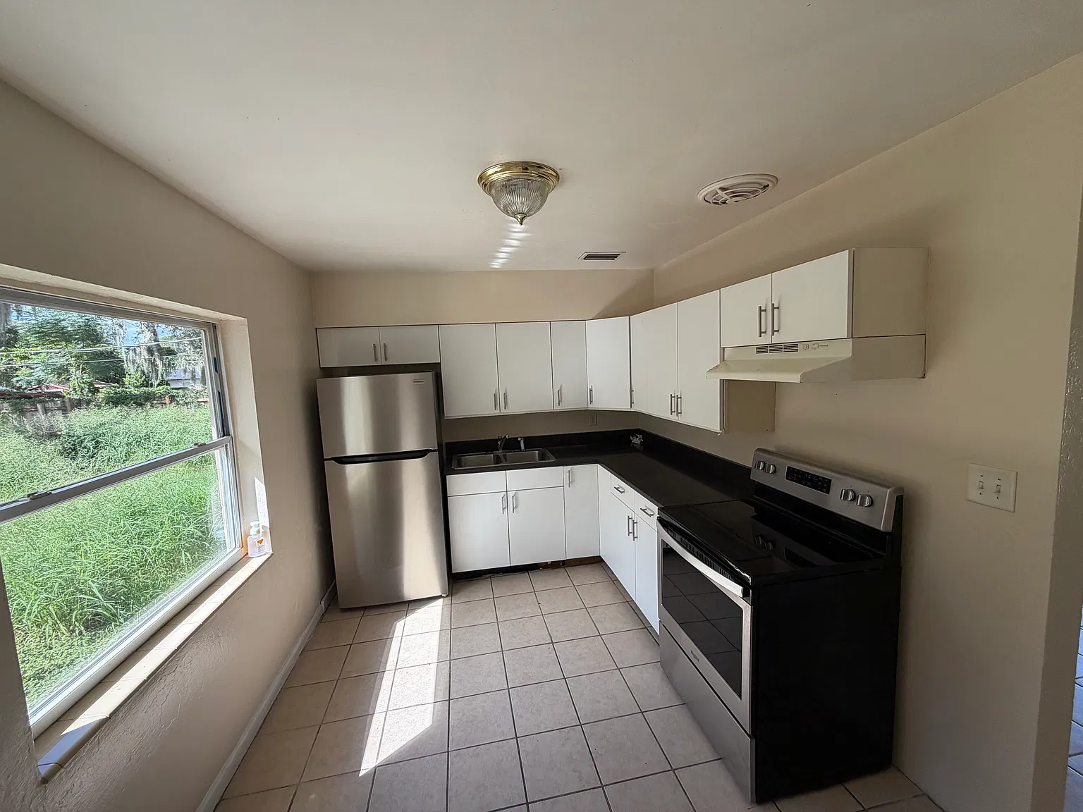 3 bed, 1400 sqft, $1,650 — Photo 4