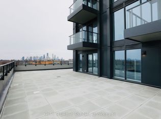 2525 Bathurst St #909, Toronto, ON M6B 2Y9