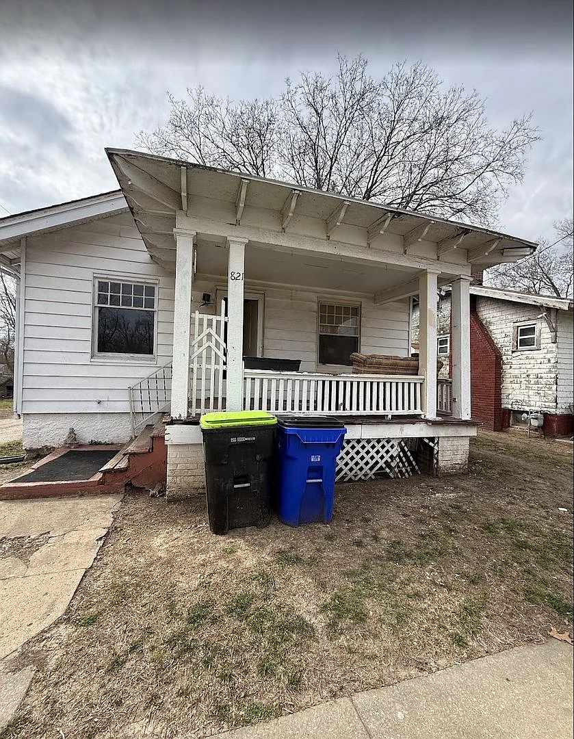 Owner financing / Handyman Special / Investment Opportunity — Photo 1