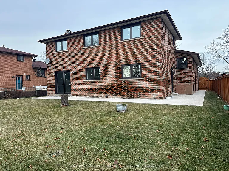 7490 Middleshire Dr — Photo 50